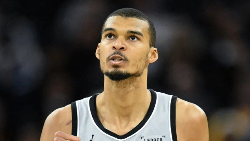 41次助攻！25记三分球！马刺刷新队史纪录，文班亚马放狠话