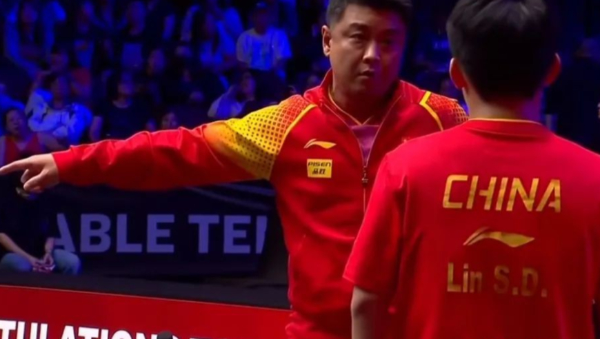 林诗栋苦战落败，王楚钦却4-0横扫张本智和！才明白王皓为什么发这么大火！
