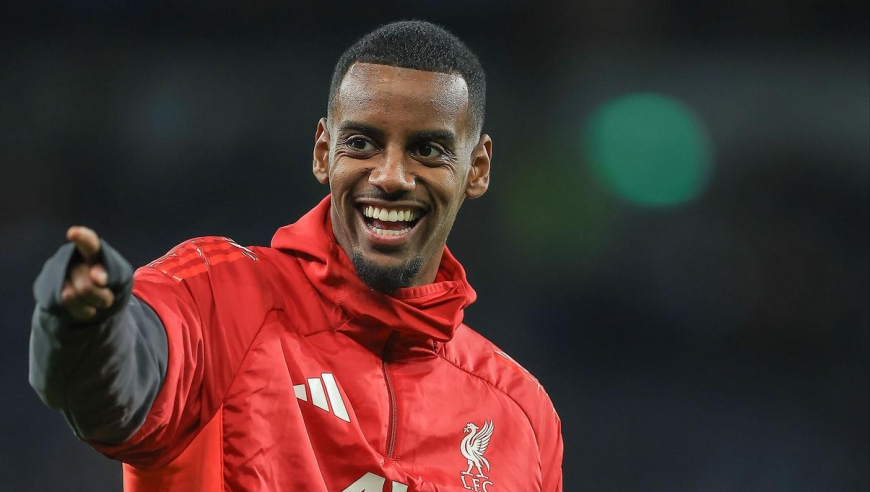 2-1，利物浦3连胜+逼近英超前四，伊萨克破门+伤退