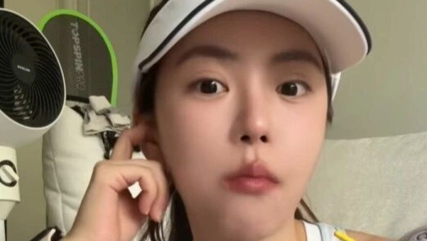 周淑怡晒童年艺术照，翻出曾经收到的情书，网友：怎么还不凉？