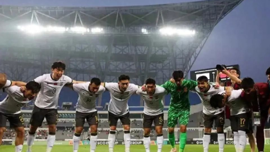 18点24，国足1-0爆冷？久尔杰维奇“认怂”变阵，东亚杯生死战能否破日本魔咒？