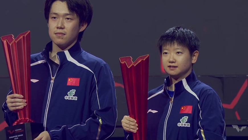 笑喷!王楚钦孙颖莎夺冠大头不想拿手机自拍,莎莎生气头哥马上认怂