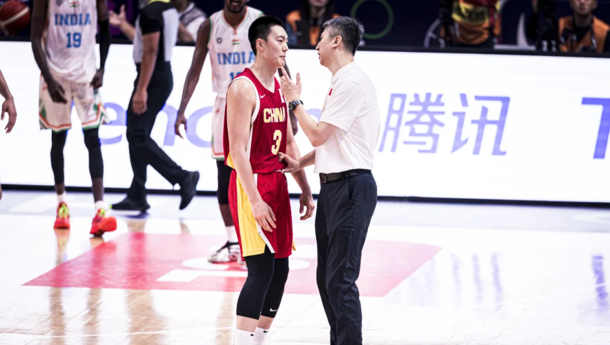 中国男篮31分大胜印度引热议 胡明轩17分获认可 苏群盛赞赵睿领袖