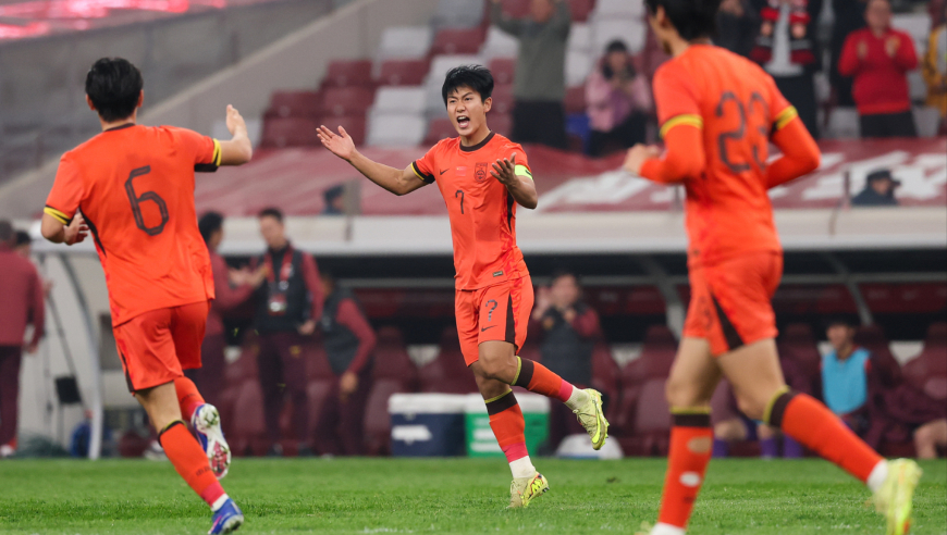 U23国足扳回一球！就地抢断泰国反击，向余望禁区不停球抢射