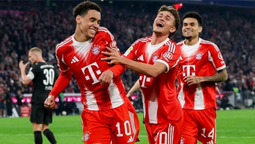 强到让人颤抖！慢镜还原拜仁连进4球秒杀对手，全场球迷沸腾庆祝