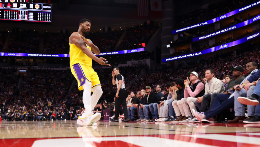 斯马特把杜兰特防到迷失，锁定赢球还飞扑抢球：湖人签他太值了