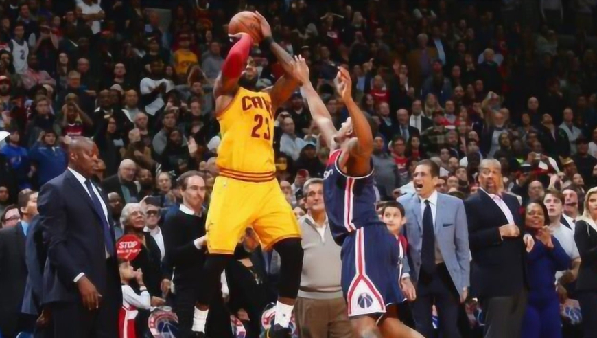 都是回忆！17年NBA常规赛十佳球：詹姆斯逆天打板三分绝平