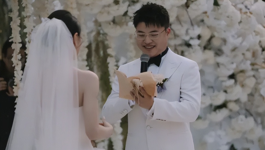奥咪咪晒出UZI送的钻石项链，价值180万！黑子看完后都释怀了