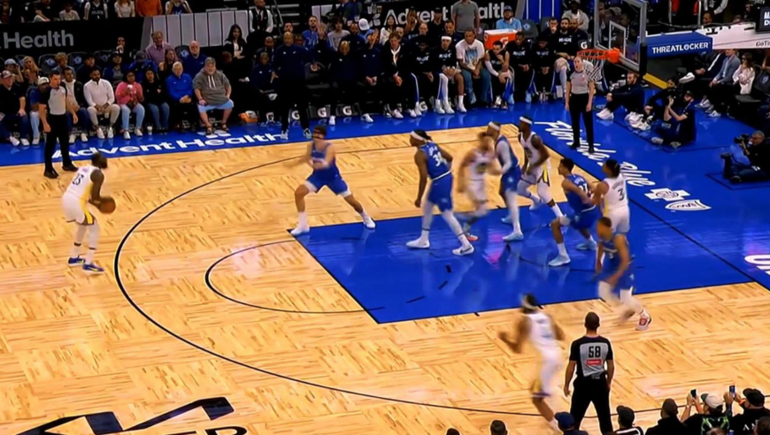 防守尖兵对轰？勇士追梦格林与魔术萨格斯首节一分钟时间对轰12分