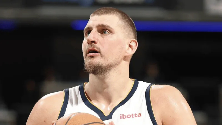 一个50+三双一个19中7只得22分 当今天下第一人是谁还有悬念？