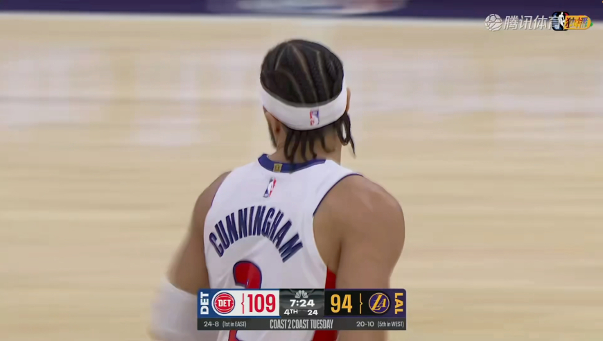 崩盘了！湖人关键时刻被打12-2 詹皇干拔三分打铁雷迪克捂脑袋