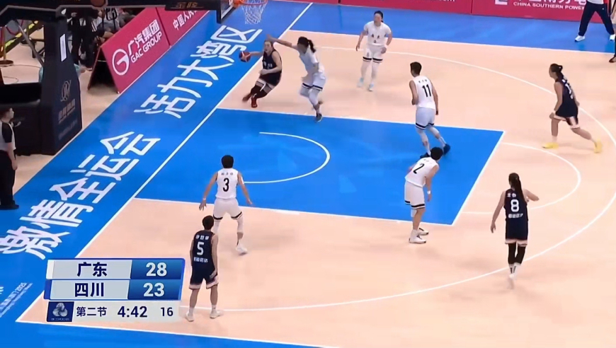 锁定五佳球：李梦底角突破犹豫步一突二强硬反手上篮打进