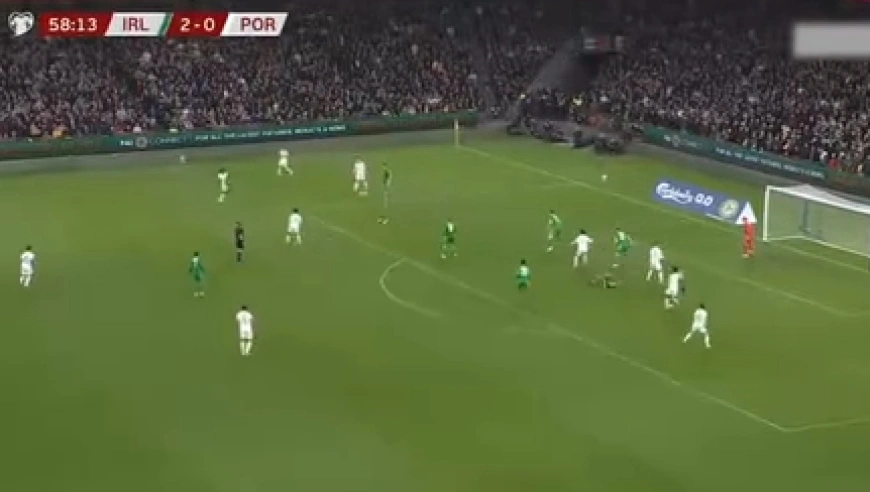 C罗肘击染红+疑似嘲讽对手！葡萄牙输球，无缘提前晋级美加墨世界杯