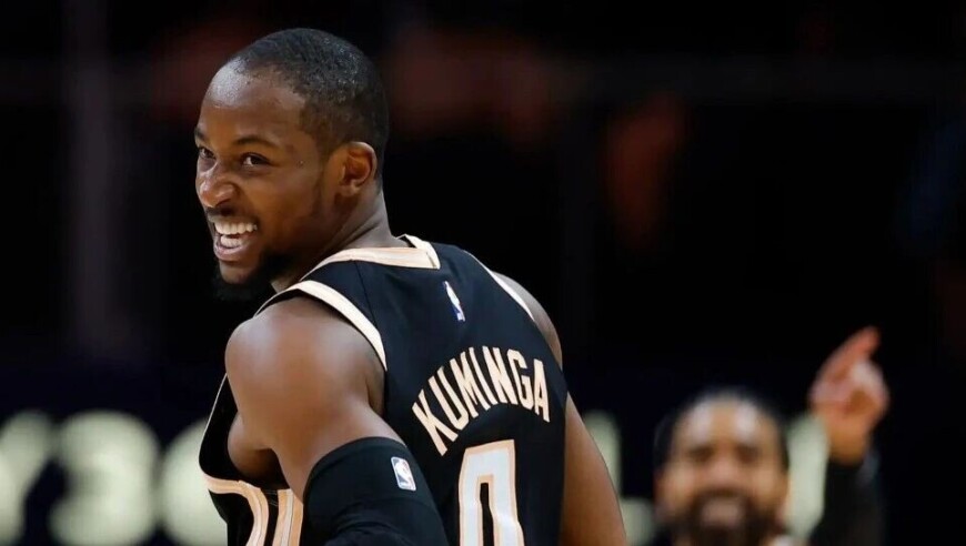 库明加打得不是球，而是科尔的脸