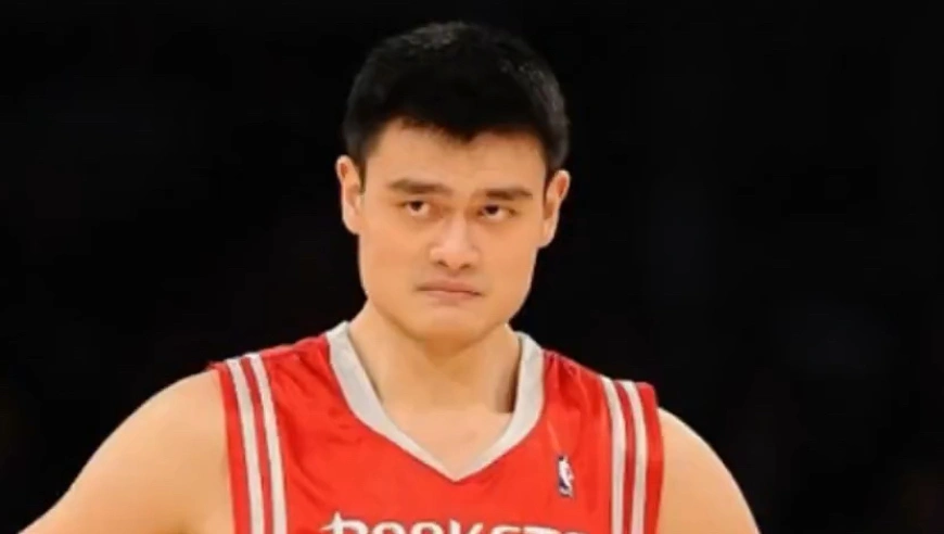 为了得到巅峰期的姚明，各支球队究竟付出了多大的代价？