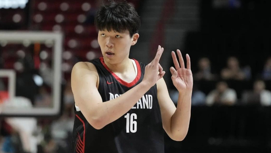 要保护好自己！杨瀚森次节上场25秒就吃到第三犯 回头三分也不进