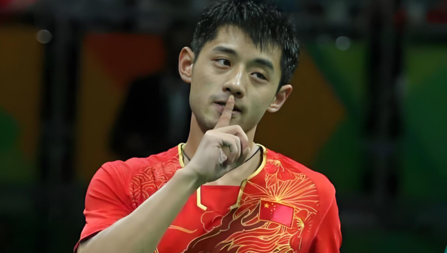 张继科遭退回省队泪别刘国梁，2年低谷后莫斯科绝杀马龙，撕衣怒吼照成体坛经典｜体坛记忆