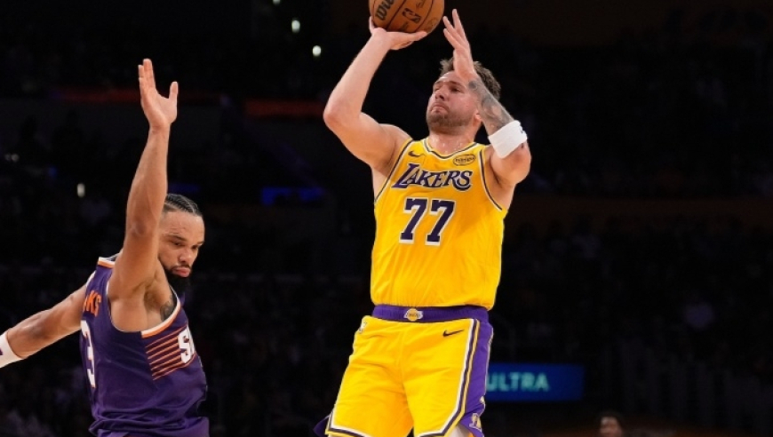 东契奇38+11+9失误平纪录！正负值-25最差 遭队记怒批态度散漫