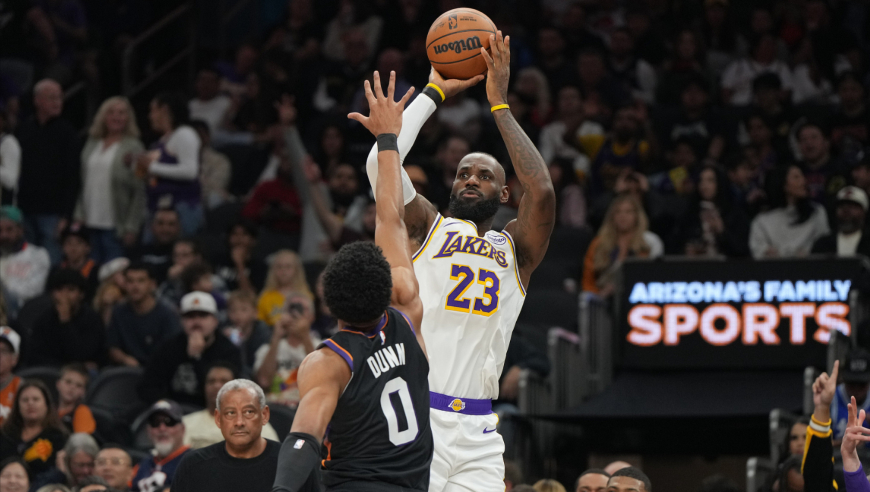 湖人太阳决胜时刻：太阳12-0拉悬念 狄龙被驱逐詹姆斯收比赛