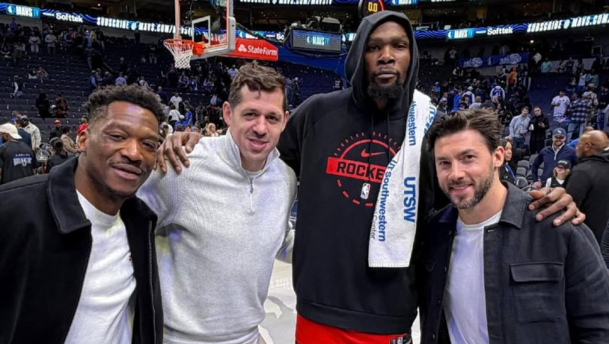 杜兰特与球迷互动名场面：被狂嘘嘲讽还给签名，把粉丝喷到脱球衣