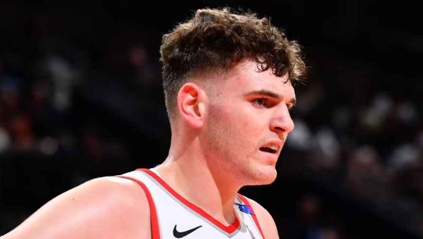 湖人爆冷！艾顿29+10斯玛特生气，东契奇三主力缺阵，湖人替补立功