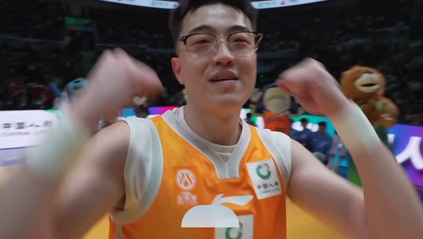 三次扣篮全部满分！张鼎岩夺得CBA扣篮王合集：蝎子摆尾秀翻全场