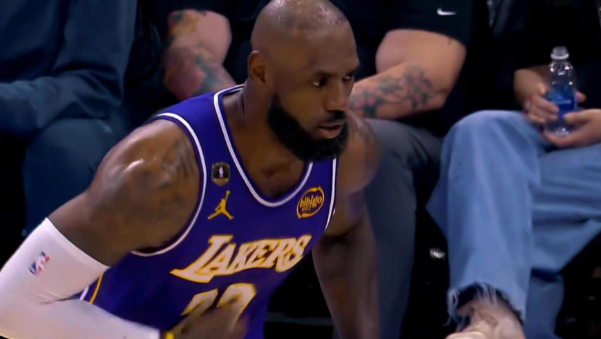 比进攻没怕过谁！东契奇詹姆斯联手接管湖人两分钟轰12分力压魔术