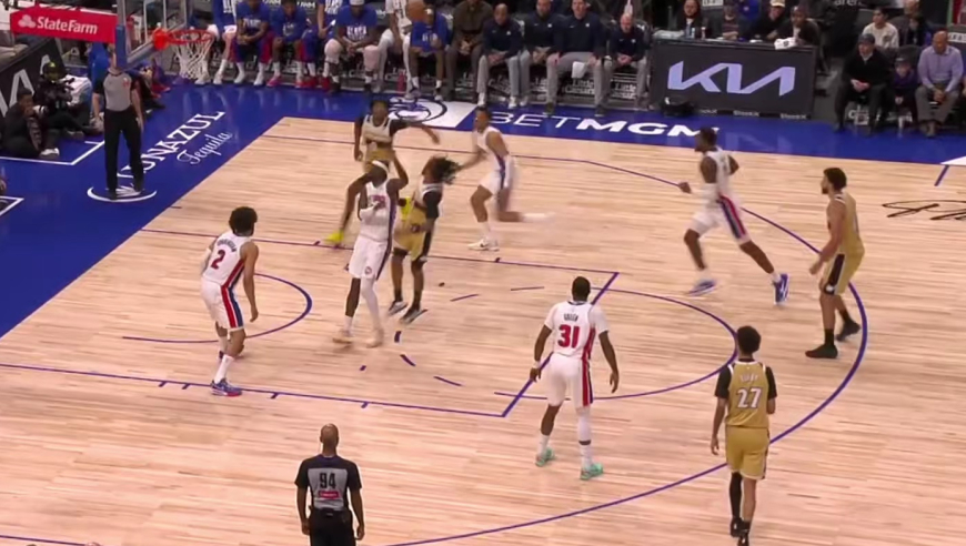 6日十佳球：格里姆斯滞空悬停平筐隔扣 弗拉格突破滑翔单臂怒扣