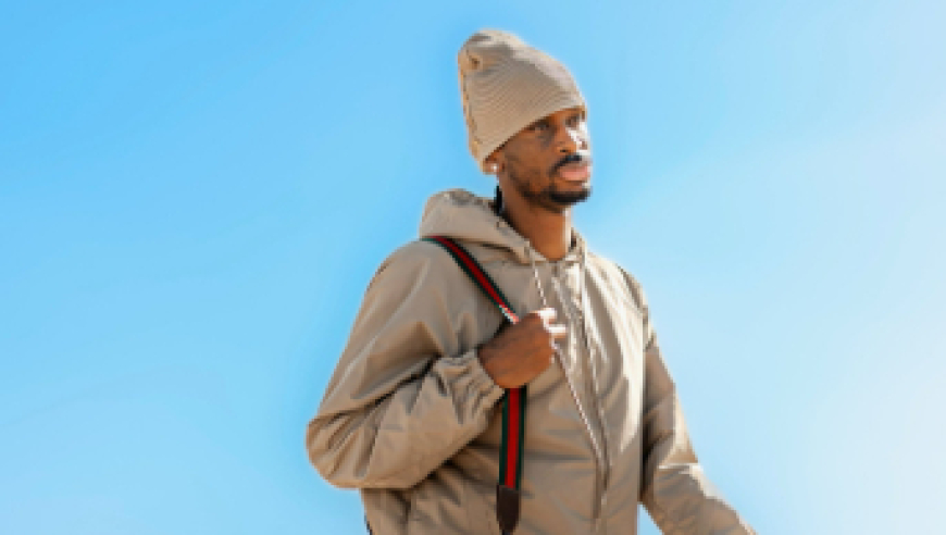 雷霆社媒晒雷霆众将奔赴达拉斯的登机瞬间，亚历山大出镜