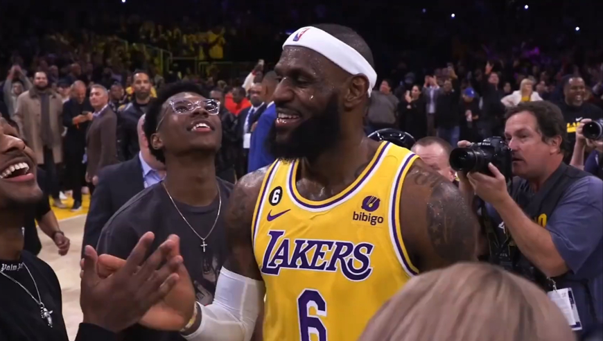 体坛记忆｜布朗尼詹姆斯一场NBA没打，净资产已高达1050万美元