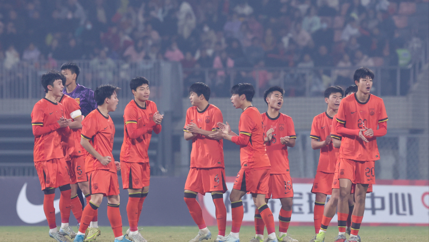 国少第8分钟打破僵局，邝兆镭传中孟加拉防线失误，帅惟浩机敏抢点