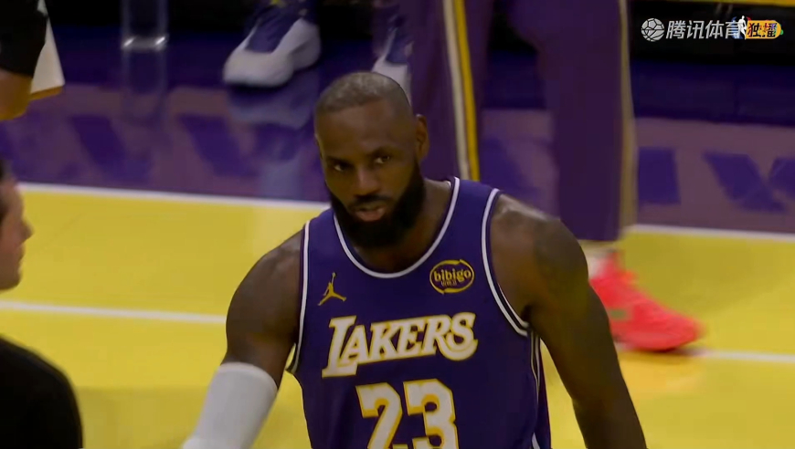 41身体一样顶！东契奇三分再中 詹姆斯强打祖巴茨打板稳稳命中