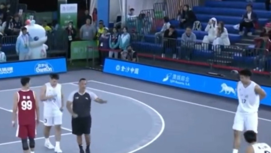1分钟4人被罚下！全运会篮球争议：江苏队0人出场被判负 裁判抢镜