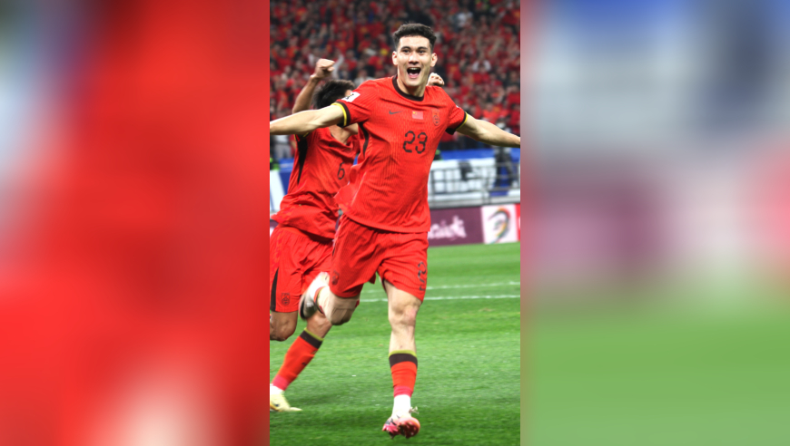 泪目！拜合拉木哥哥为了弟弟放弃足球梦，钱只够一个人实现梦想