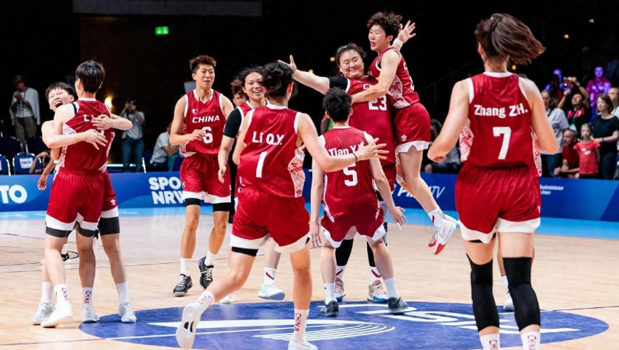 女篮击败美国夺冠！4大惊喜+2个现实浮现，宫鲁鸣值得深思