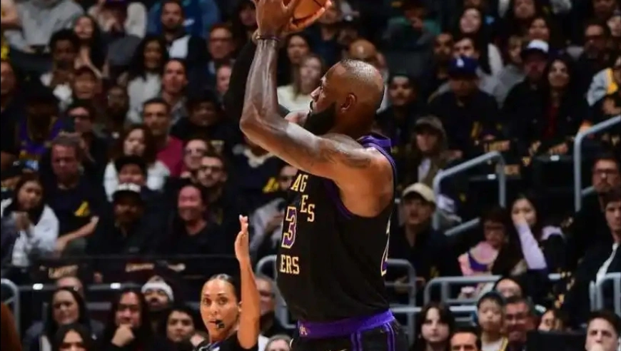 23季历史首人！首秀11+12！老詹2个举动主动放权，东契奇也很懂事