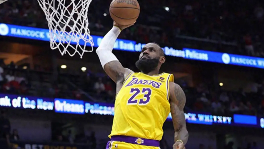 7日NBA官方十佳球：詹姆斯抢断反击大风车扣篮 阿丘瓦隔扣弗拉格