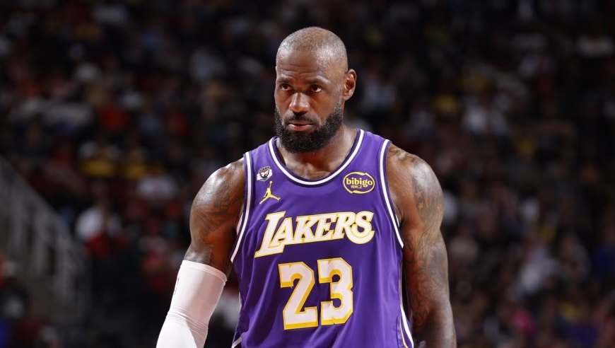 近8战场均40.8分9板！NBA史上最离谱的交易，拿超巨换过气球星