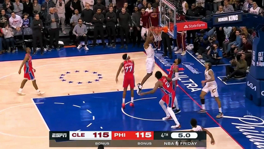 骑士76人生死时刻：马克西抛投绝平 莫布利吃饼扣篮绝杀76人