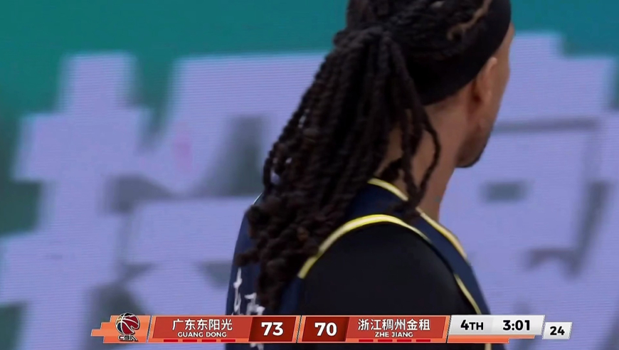 杜锋要气晕！广东队三打一好机会不中 随后又出现24秒违例