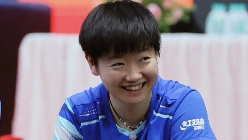 笑喷！孙颖莎王曼昱婉拒印度吉祥物击掌，王艺迪连连摆手一脸嫌弃