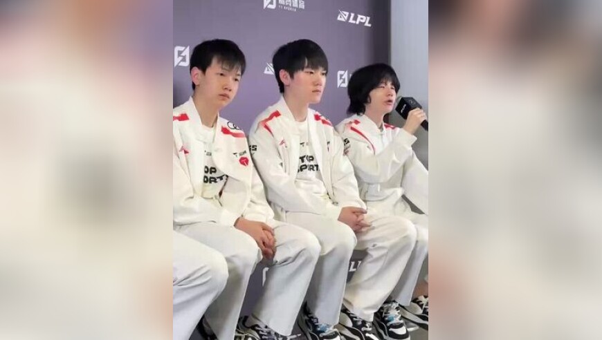 TES输给WE后全员自闭，网友：哥哥眼里已经没有光了！