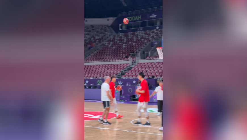 再加把劲！中国男篮提前两小时热身 半决赛对阵新西兰严阵以待
