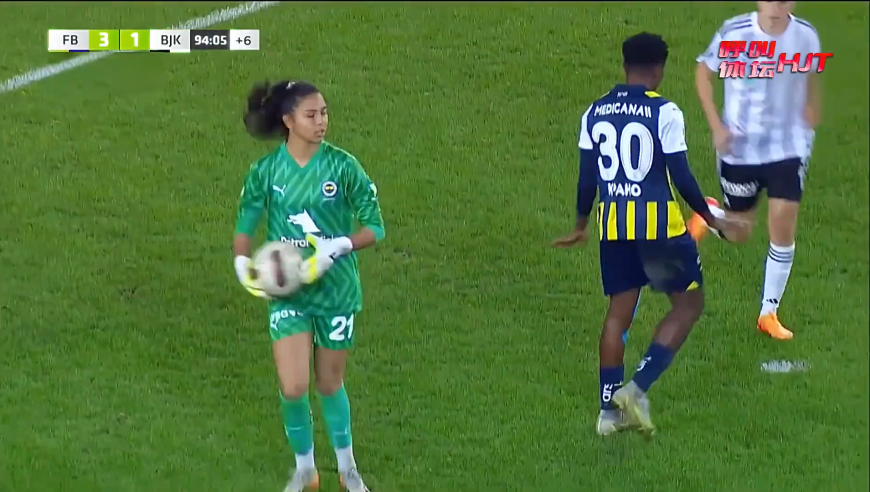 在足球场上，如此这样进球到底算不算呢？｜体坛记忆