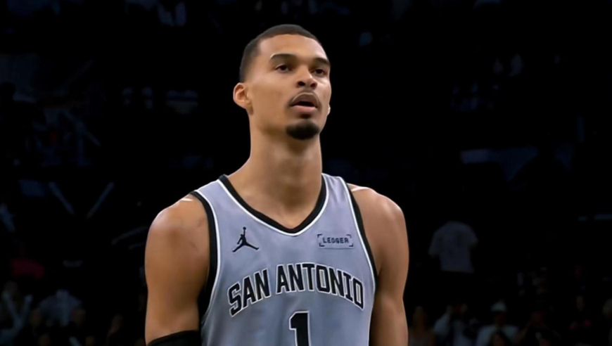 马刺太阳最后时刻：文班亚马死神跳投绝杀 马刺一分钟轰6-0惊天逆转