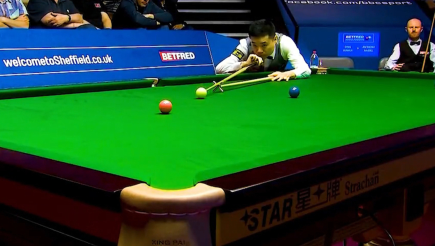 体坛记忆｜丁俊晖的逆天翻盘，一杆k球盘活全局，麦克吉尔彻底凌乱