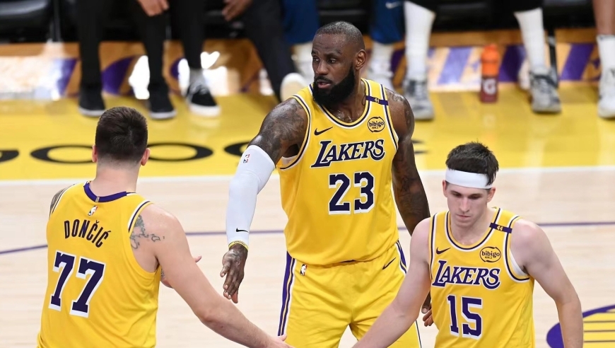 西部彻底乱了！掘金2分逆转送湖人关键大礼，湖人躺赢季后赛最优对阵已明朗