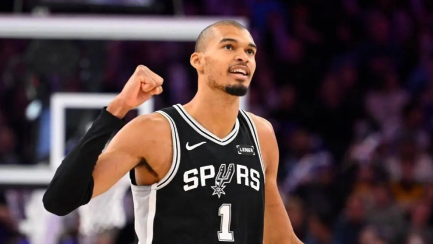 夸张到离谱！文班亚马vs湖人首节25分集锦：9投8中狂造湖人犯规