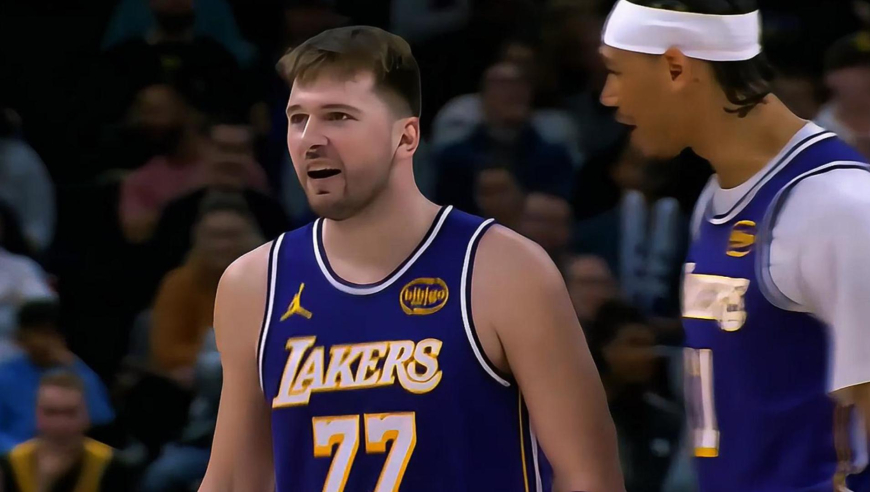 湖四疯降临！东契奇2+1又连中三分再助攻斯玛特 湖人轰12-3碾压爵士