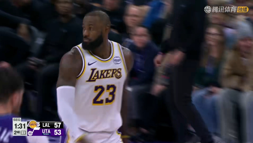 41岁依旧强！詹姆斯背身过人双手暴扣 又仙人指路长传助攻里夫斯